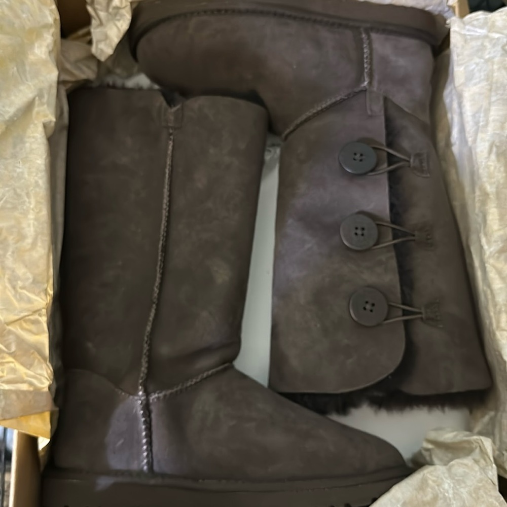 Ugg Bailey Button